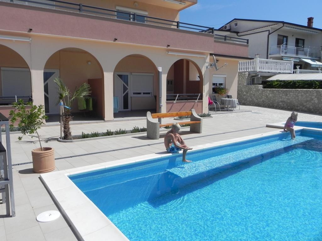 Apartments Antolic Novi Vinodolski Exterior photo